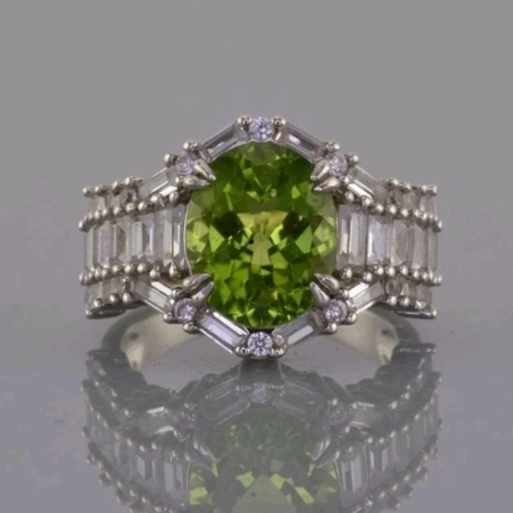 Fabulous Peridot And White Sapphire Ring - Picture 7 of 12